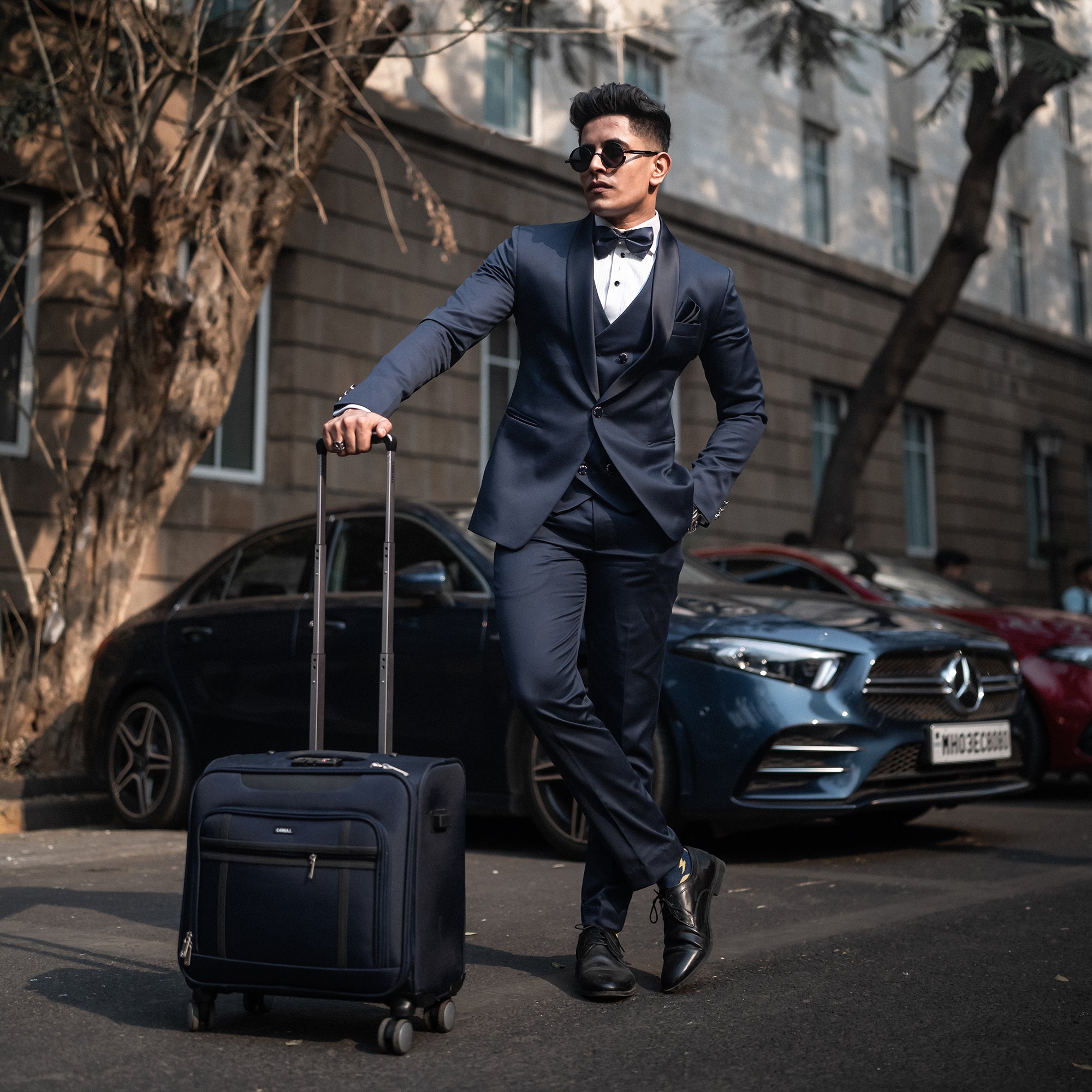 STARK Overnighter, smart cabin luggage with smooth 360 wheel glide