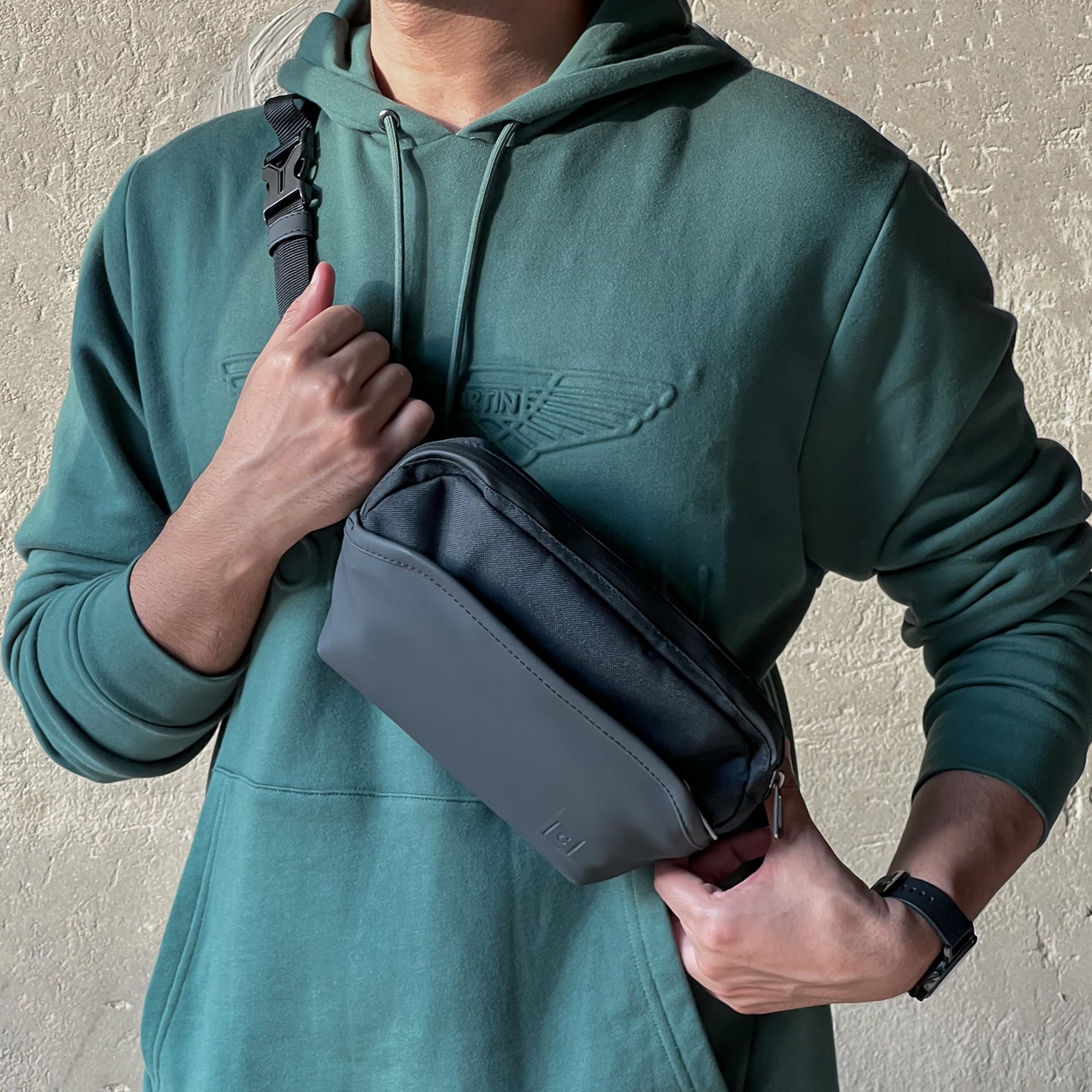 VIVE SLING BAG
